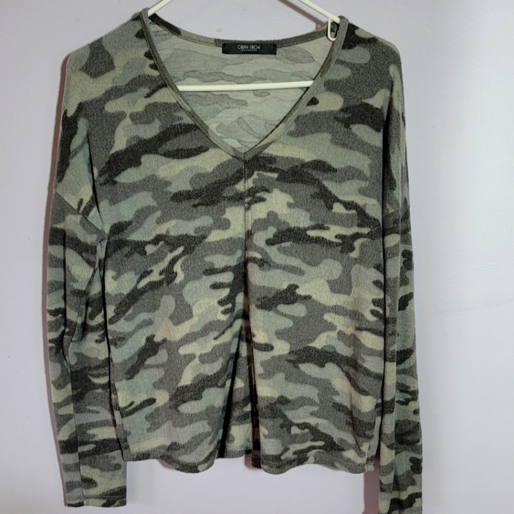 Coin 1804 woman's off the shoulder ls top